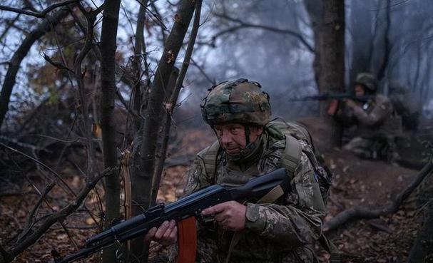 乌克兰 战场已经出现惊天逆转，之前是乌克兰的无人机追着俄罗斯打，现在是俄罗斯的无