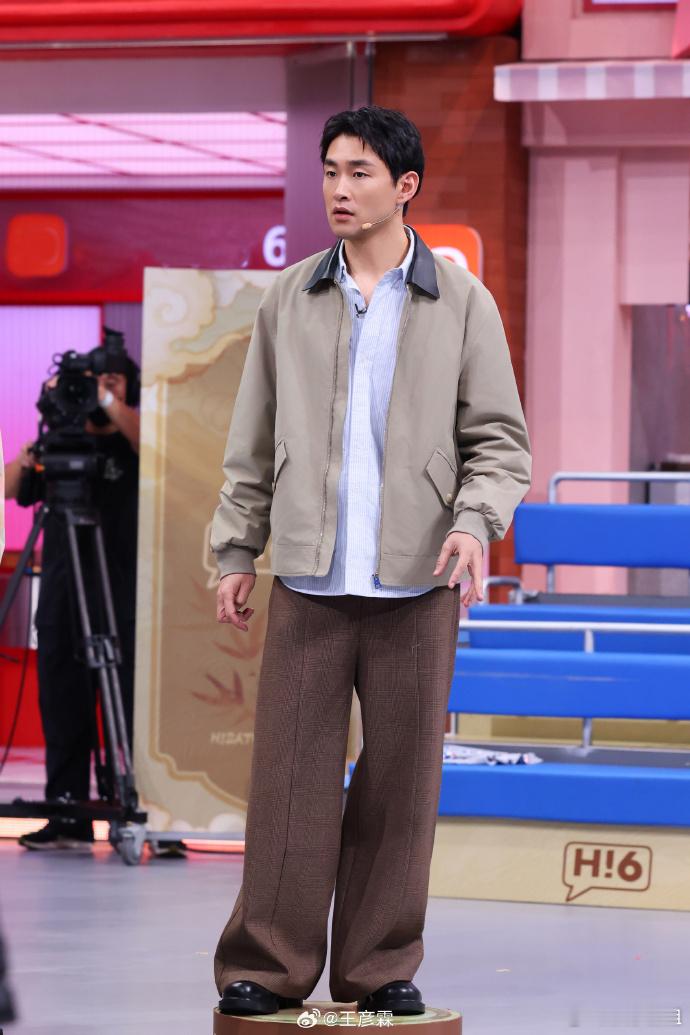 看肖战王彦霖终于分清卧蚕眼袋的区别小城良方肖战王彦霖同框路透，两人的卧蚕眼袋简直