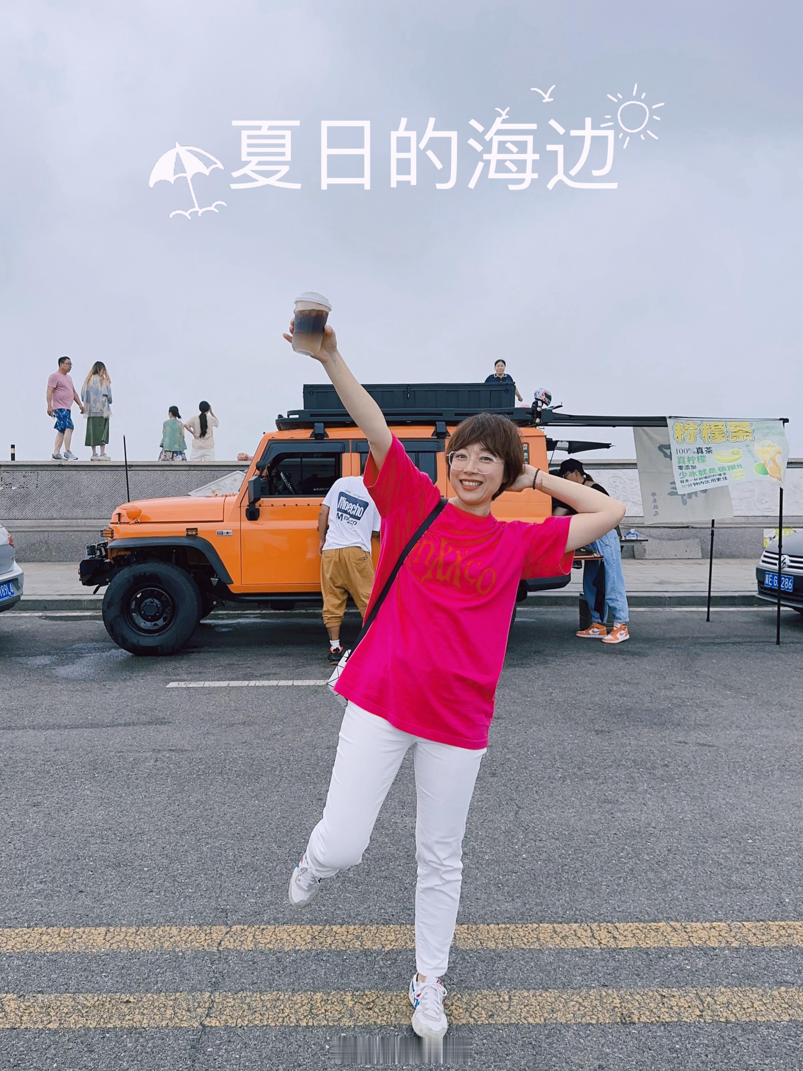 在天津，守着海边随时能找到度假的感觉。和朋友去看海边的妈祖，遇见一个咖啡车🚗，