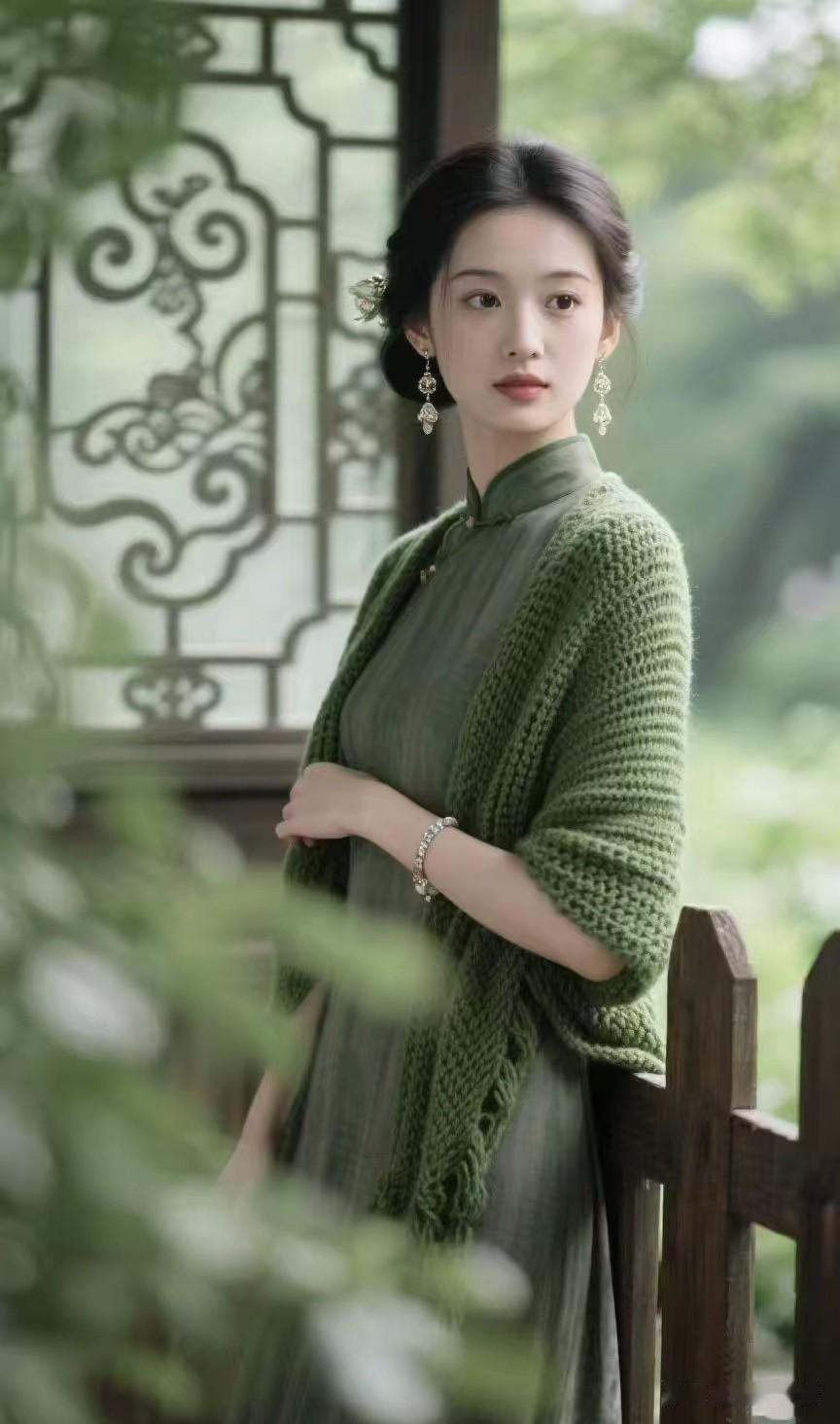 一袭青衣，静守流年，于烟火尘世寻一份内心安然。
人到中年 国风感悟