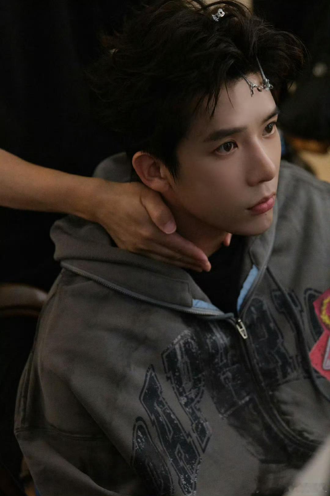 王安宇大背头帅哥就是要露额头！无需多言，就是硬帅！！