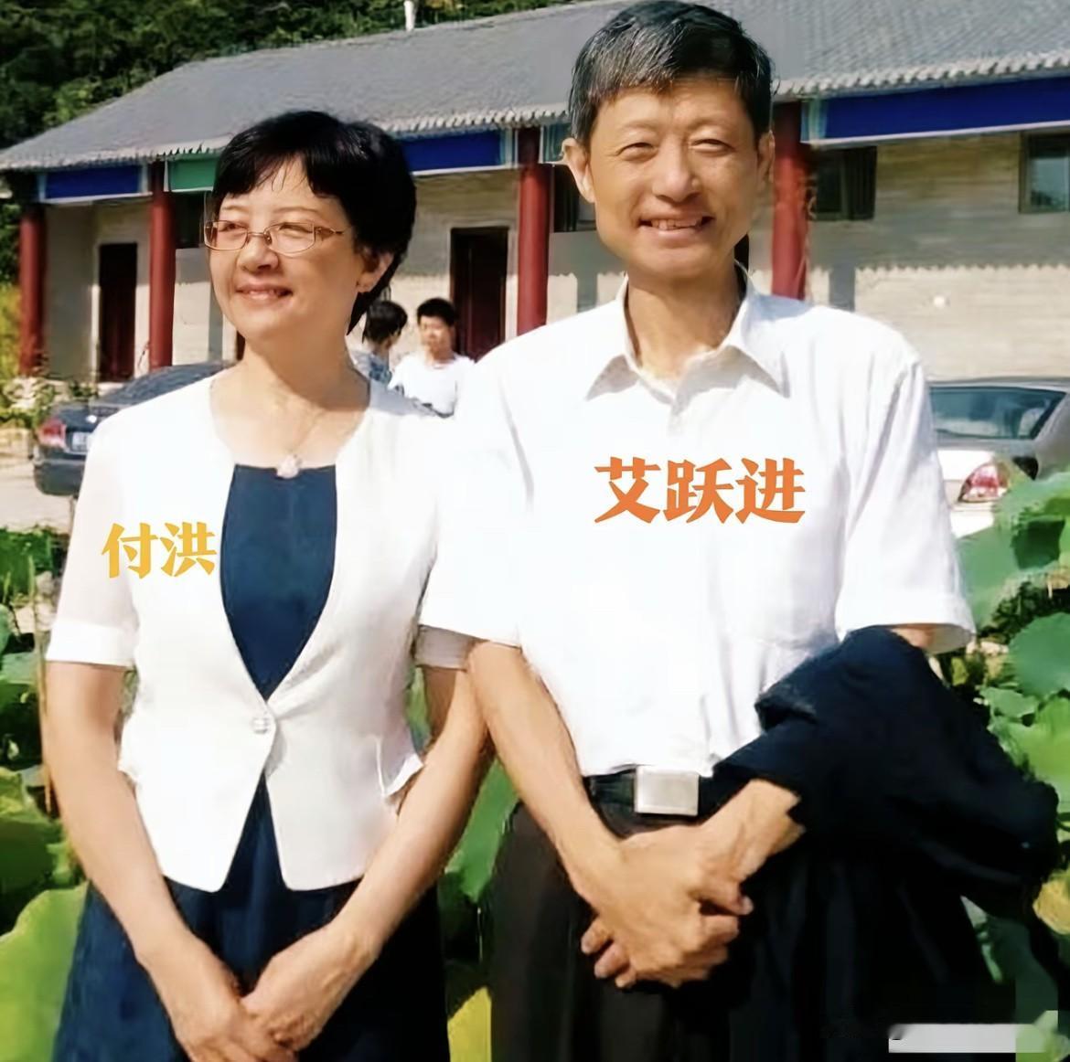 提起艾跃进教授，听过他演讲的人，没有不竖大拇指的。
他在台上慷慨激昂，讲思政、论