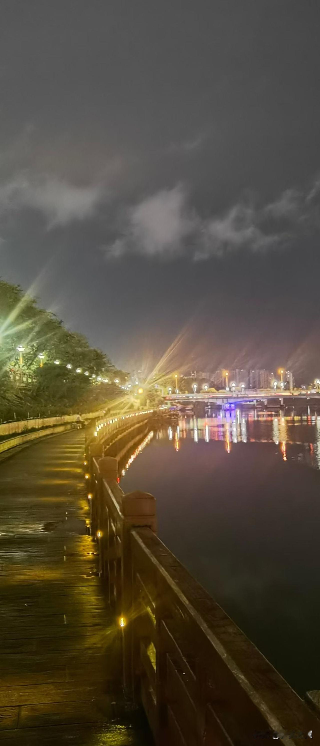 【小对联】
上：……？
下：撩拨。