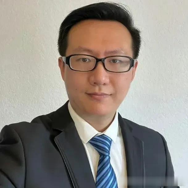 美国佛罗里达一华人上大分，
他抱怨自己楼上的一家三口太吵闹让自己无法休息，
于是