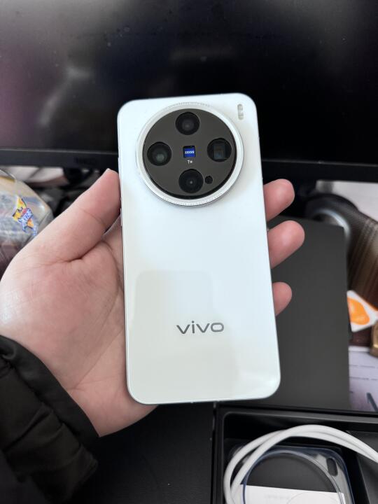 听劝！买手机，不要被牵着鼻子走 用惯了大屏手机之后，偶然上手用一下小屏...
