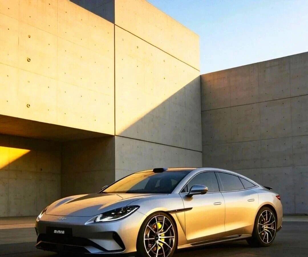 比亚迪又炸场！方程豹镁9曝光，Super 9四门版颜值拉满12月刚曝光的方程豹镁