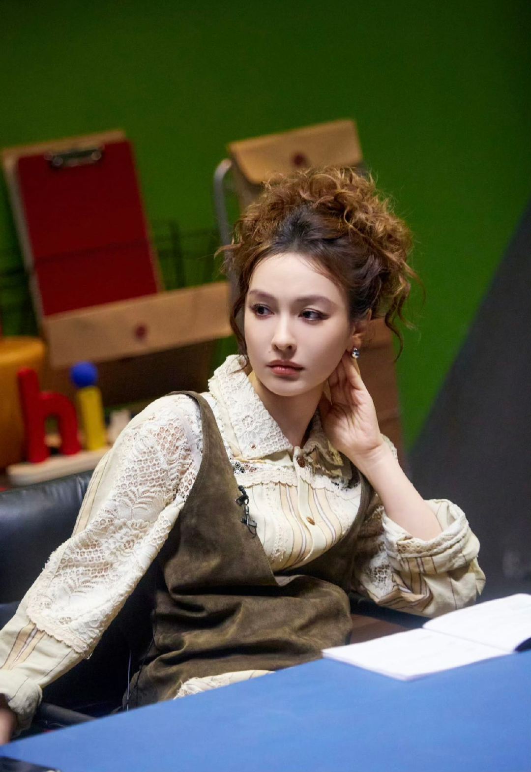 吴昕技术人员的嗨点说来就来大侦探惊变七日 谁懂昕技术的快乐脑回路！搜证都能玩出花