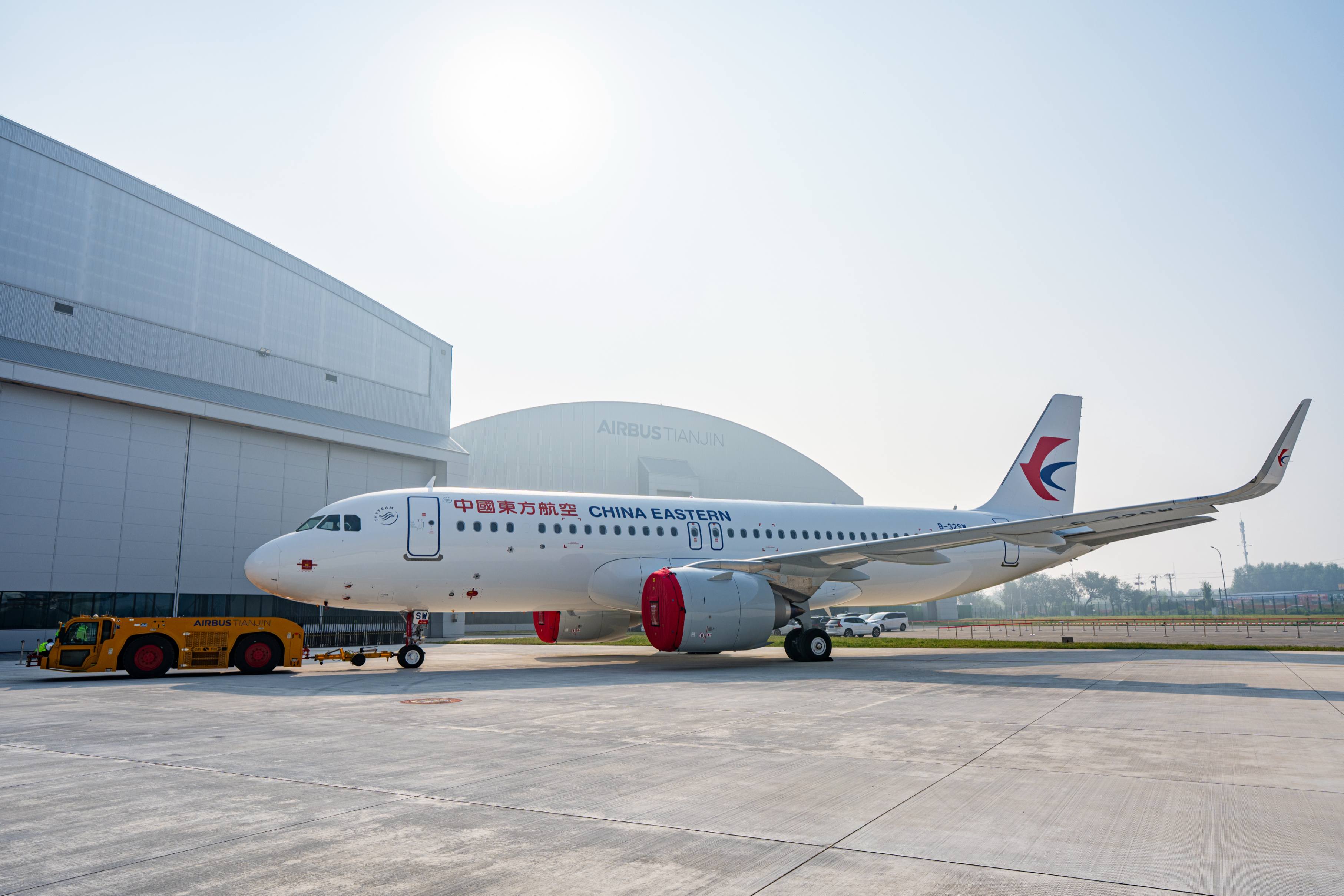 通行线·航空【空中客车天津A320系列飞机第二条总装线首架飞机交付】近日，空中客