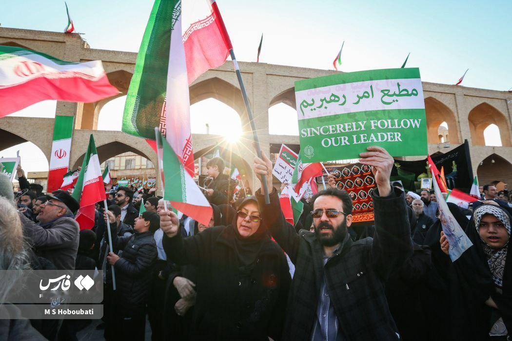 新闻快讯——伊朗亚兹德民众大规模游行 抗议暴徒与武装恐怖分子！
伊朗亚兹德市民众