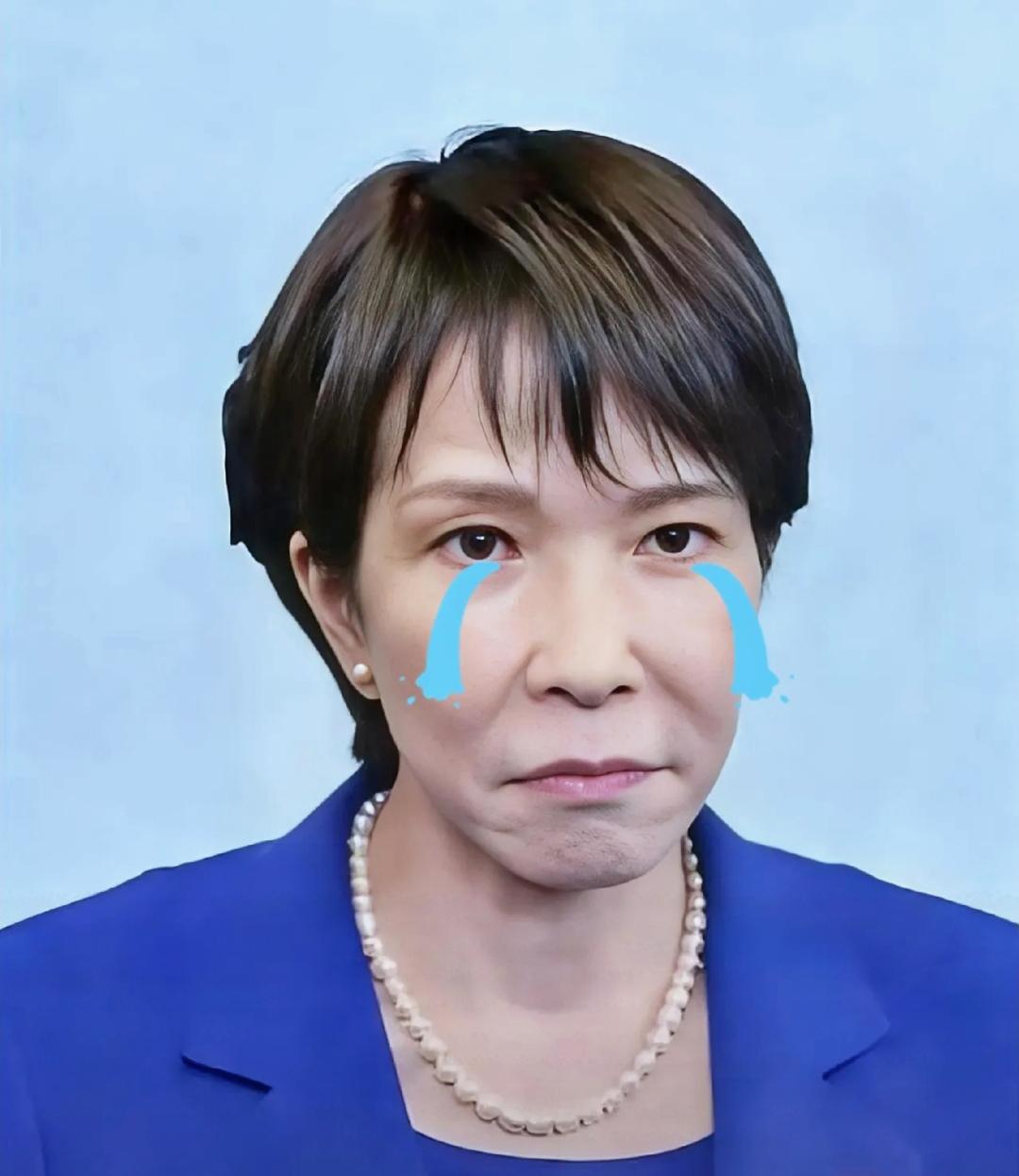 这事儿看着是“延期”，实则是场极度尴尬的“已读不回”。

200人的庞大代表团，