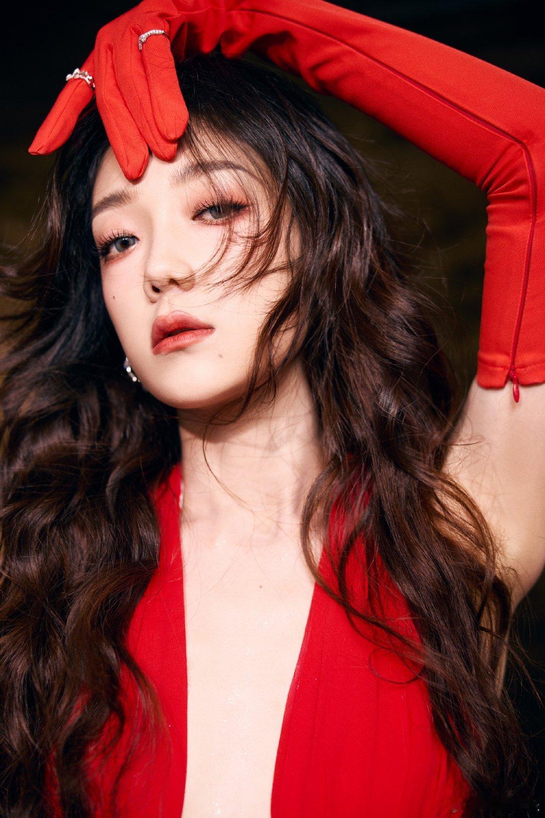 #硬糖少女303##希林娜依高# 今日份糖妹新鲜物料希林娜依高浙江卫视跨年晚会工