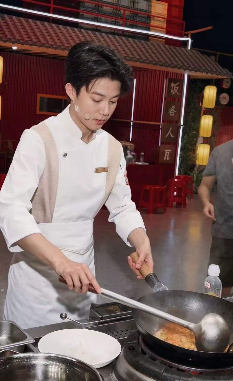 儿子参加比赛给湘菜勾芡气坏爸爸湖南台是生怕我们吃不饱吗 很多湖南网友站老爸这边，