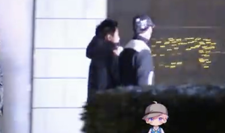 严浩翔戴墨镜聚餐 严浩翔聚餐 有八卦媒体曝光画面，显示严浩翔在苏梅岛风波前现身聚