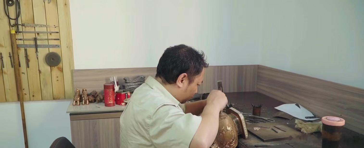 春风十里昆明有你 昆明市斑铜厂超厉害，在《文化自信的实践者》里尽显魅力。匠人们让