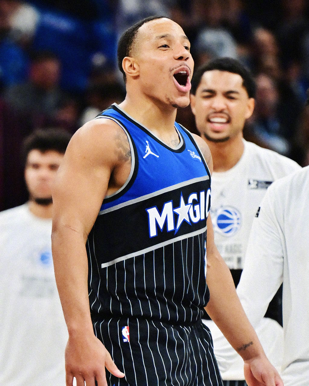 贝恩今天拿到37分6板5助，这是他近6场比赛第3次拿到35+，是队史2004年麦