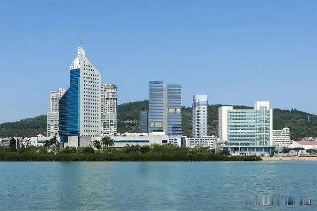 项目地点：厦门，滨北超级总部基地

项目名称：字节跳动厦门办公楼

建筑设计：日