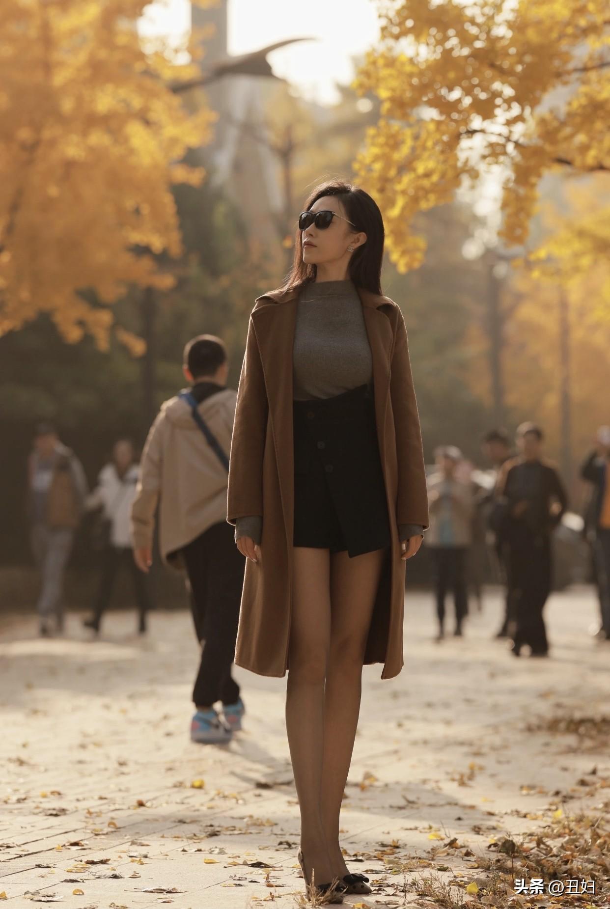 你喜欢怎样的日常穿搭呢大衣和风衣外搭必不可少