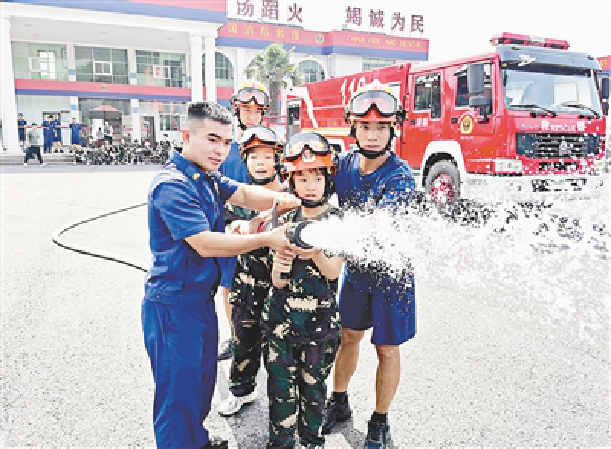 学会灭火逃生本领！中小学生持续赴漯河市示范区消防大队深度互动