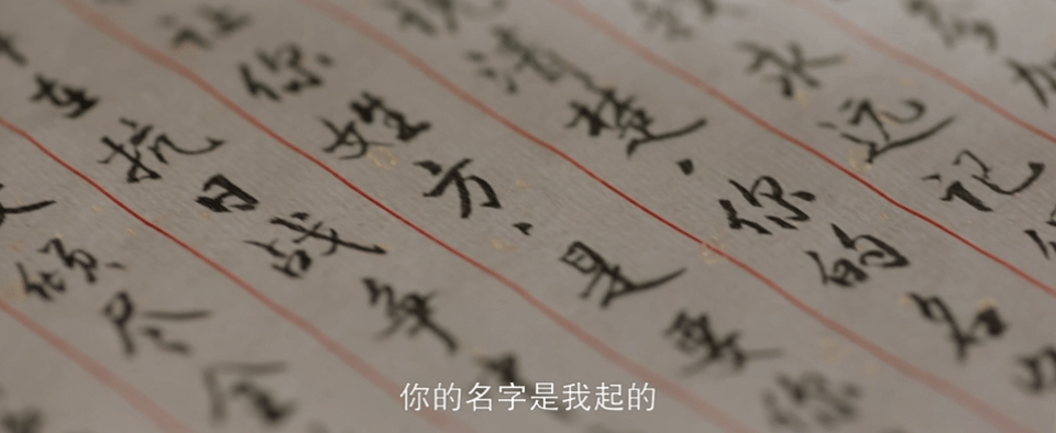 谭松韵王劲松这个对视看哭了 父女的目光里有无尽牵挂，岁月的甜与苦在光里交融，这段