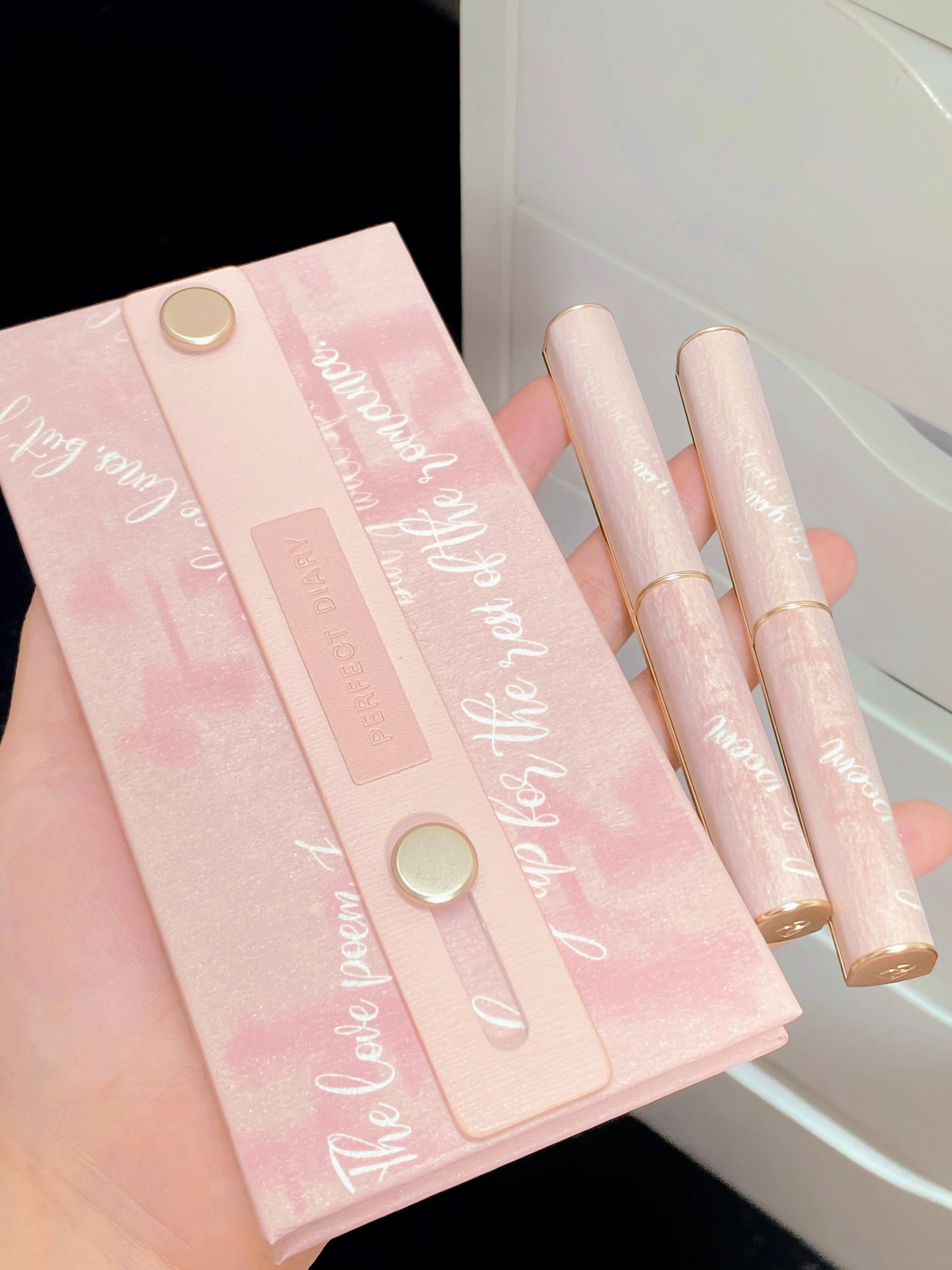 溢出屏幕的粉色浪漫！！七夕赢麻了！！[心]完美日记你小子 这次七夕限定属实浪漫到