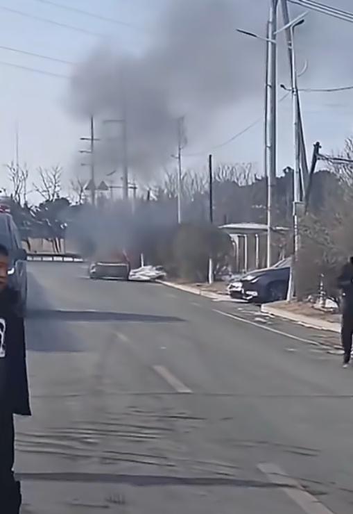 看了一下小米SU7 辽宁营口的事故。视频里零散的对话其实透露了很多信息，视频录制