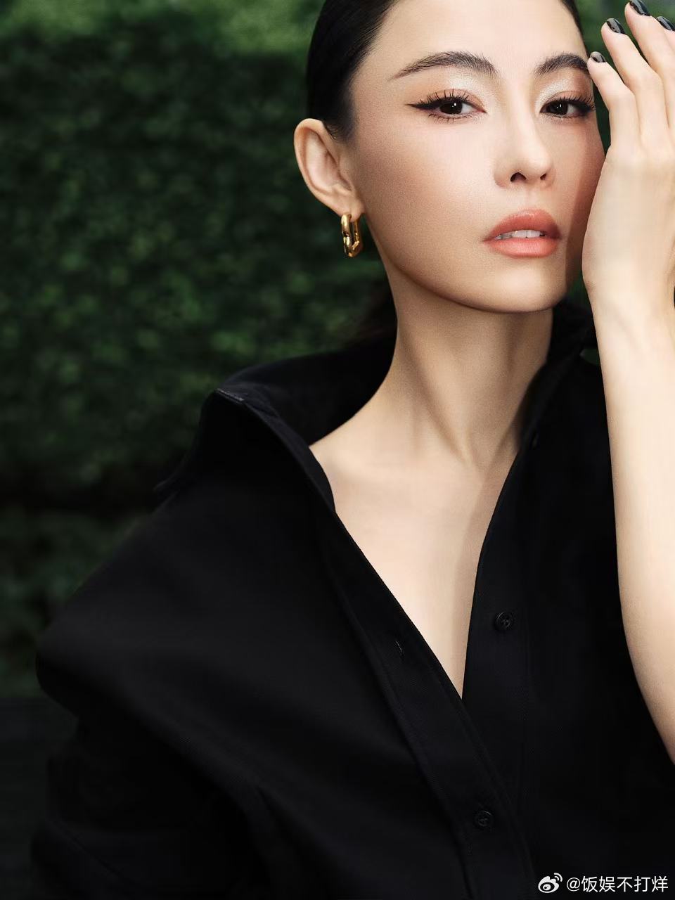 巴黎世家偶遇张柏芝张柏芝巴黎世家活动状态 近距离邂逅巴黎世家活动中的张柏芝，一身