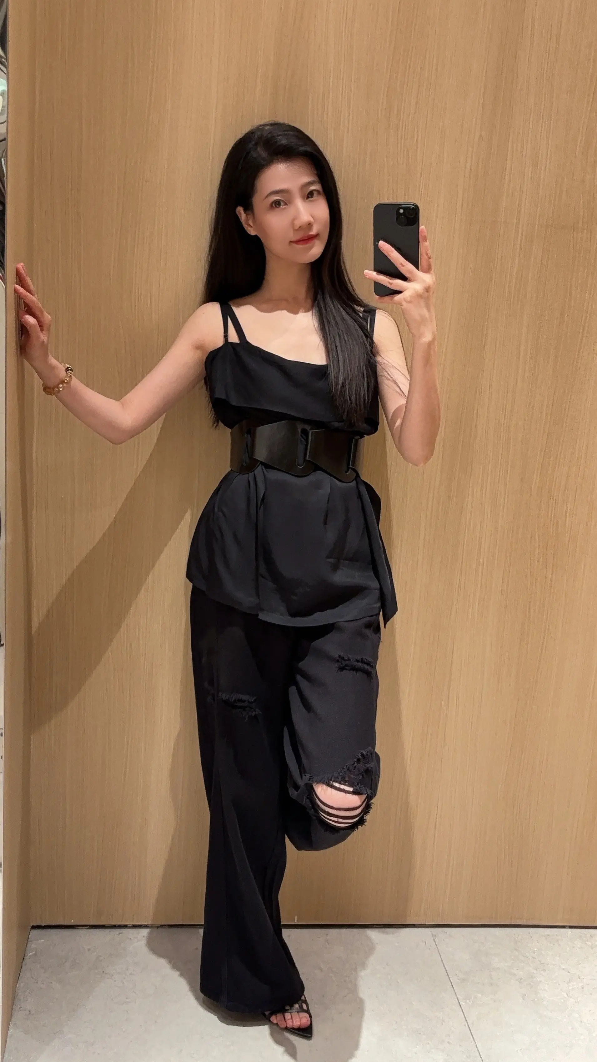 你说，我们之间，是距离太近，还是心跳太快？ 