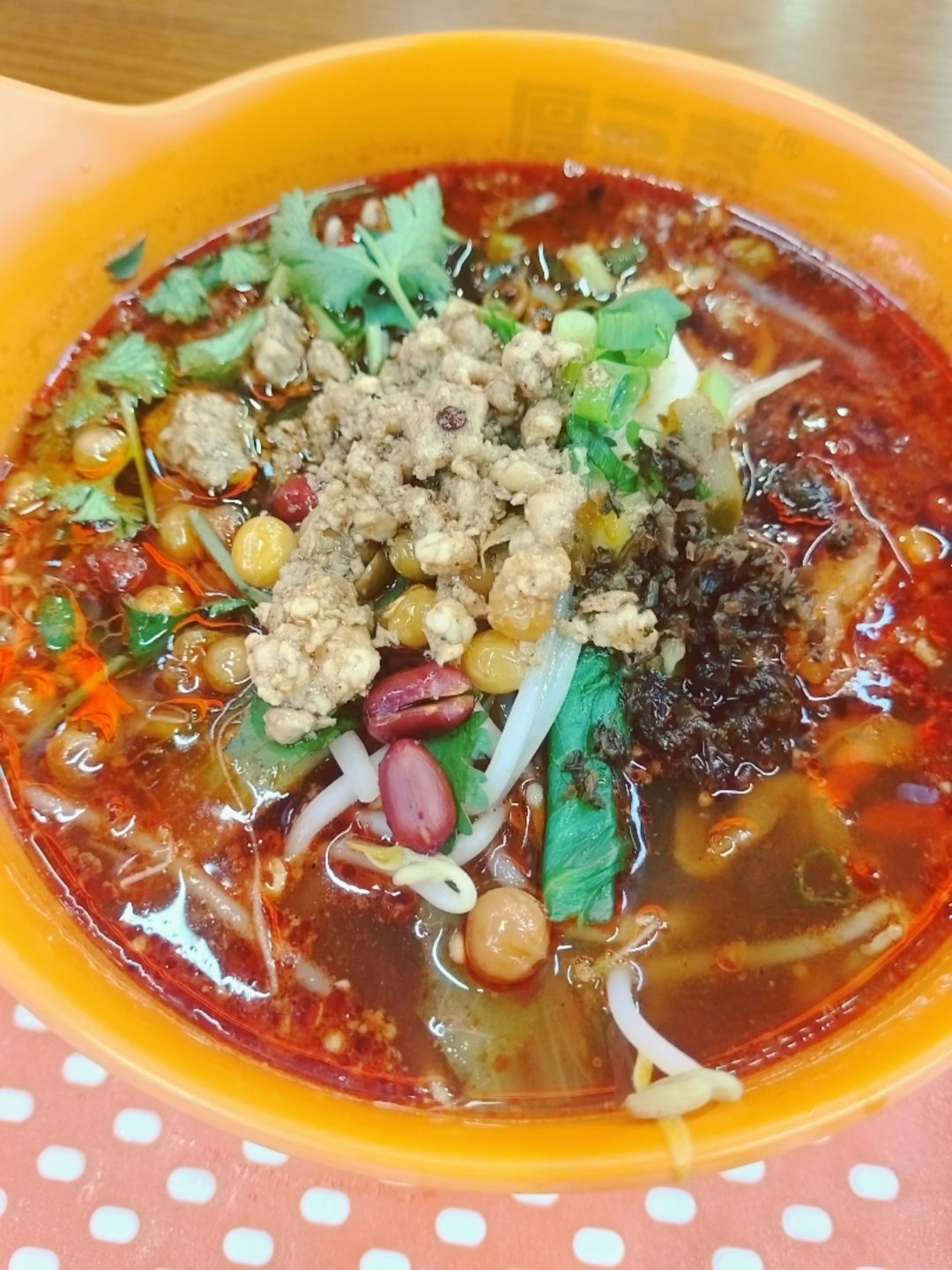 今天中午吃的面。太热了也不愿意做饭。下雨潮的乎的。 