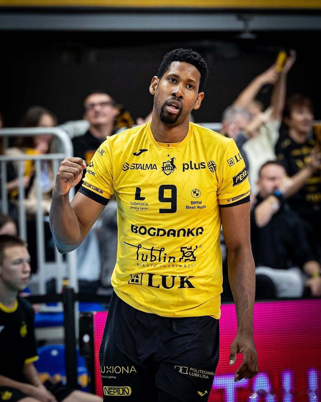 波兰体育评论报:安卡拉农行有意引进莱昂，尽管波兰国内有几家俱乐部对莱昂都感兴趣，