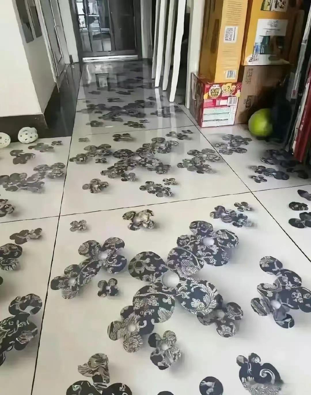 看到婆婆选的瓷砖，我满脑子只有“芭比Q了”