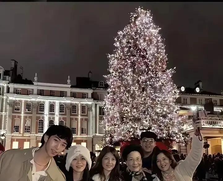 在迪拜沙漠里边护肤边聊天，她3小时赚回250万度假费。
迪拜旅游局数据摆出来：中