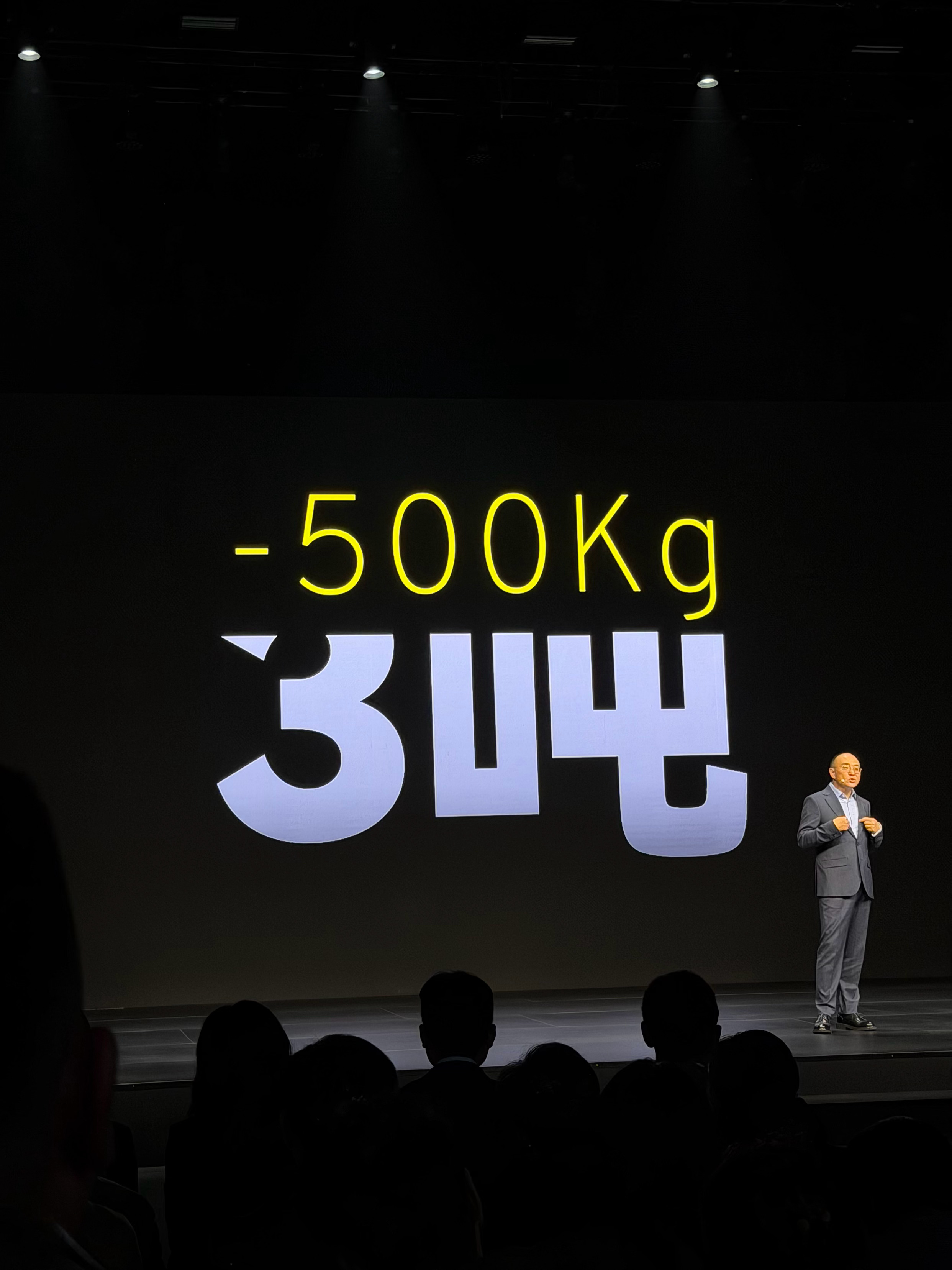 shen车视界 车型名以字母F，而不是字母E打头的莲花，或许象征着新的时代？虽然