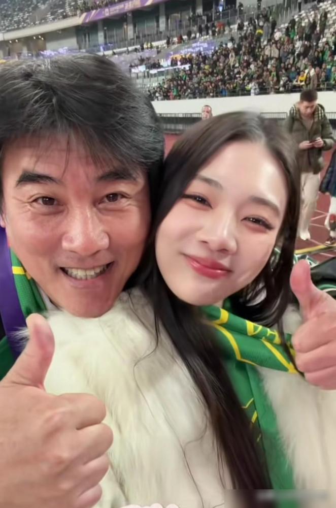 夺冠夜李明全家总动员！已经担任八年北京国安俱乐部总经理的李明，终于再一次圆了国安