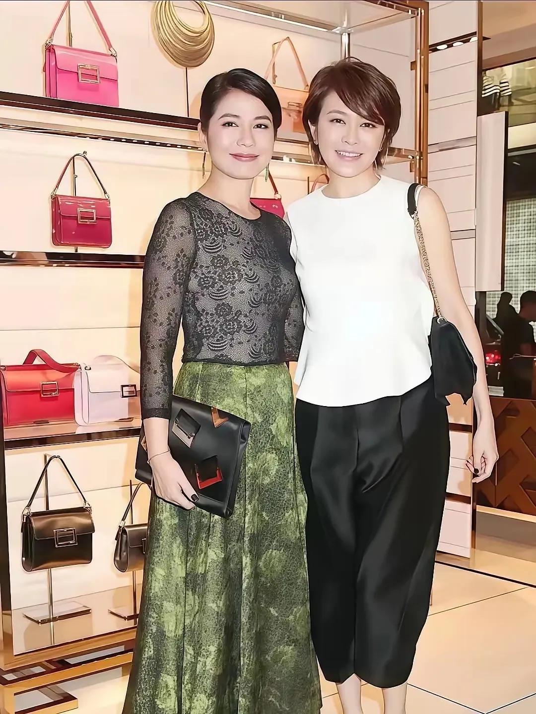 钟楚红、关之琳，两位上世纪的港圈美人，早年就息影了，但她俩当年的风姿让人难忘！ 