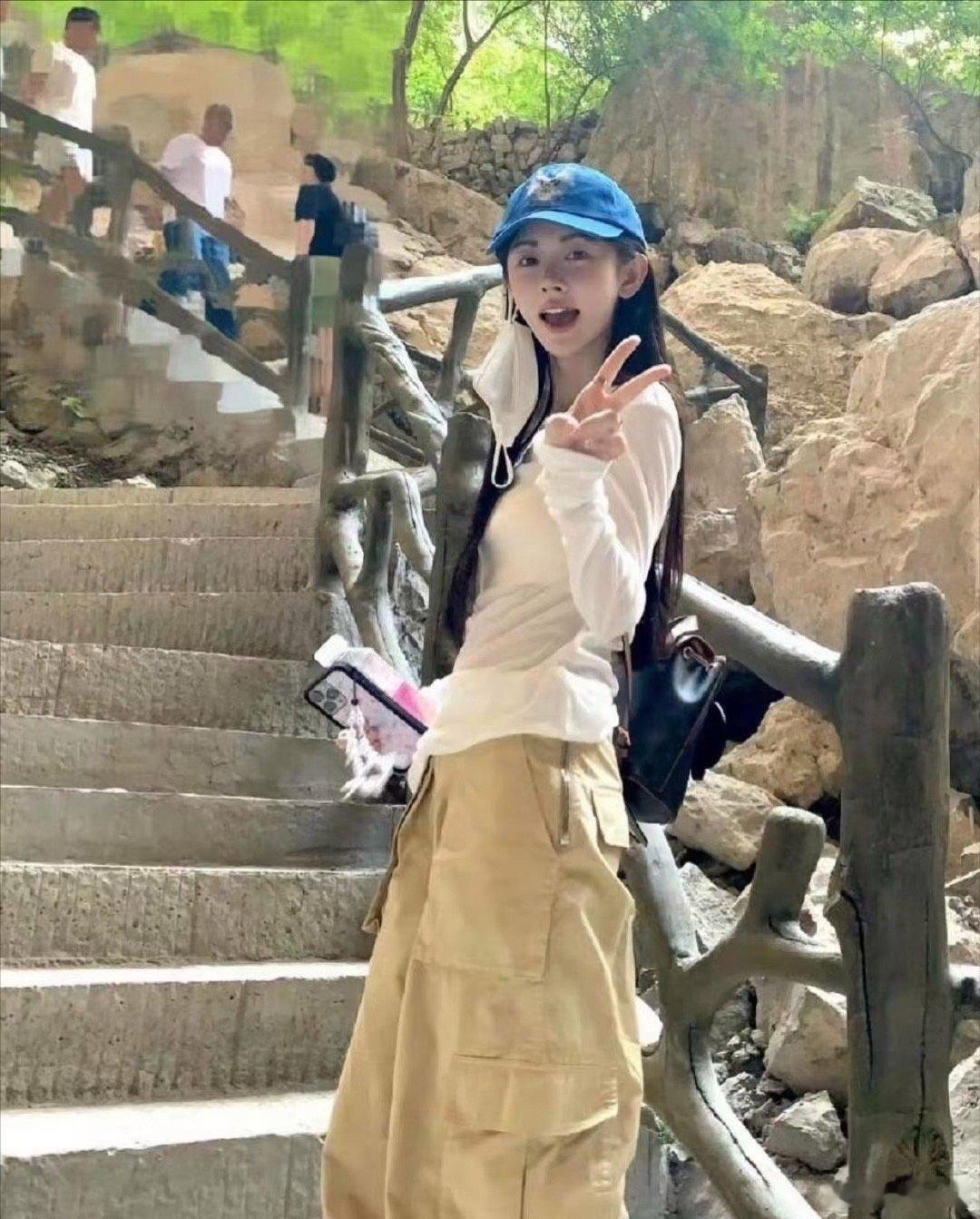 鞠婧祎留这么长的头发，不会压个子吗？ ​​​