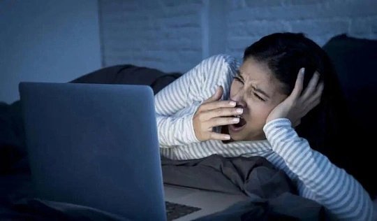 熬夜到什么程度会有猝死风险很多年轻人总觉得偶尔通宵无所谓，却不知道猝死从来都不是