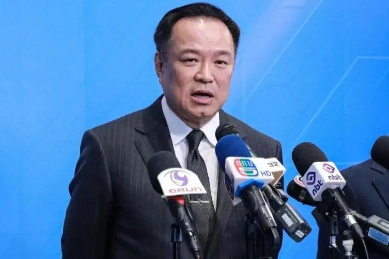 “要死就回自己家去死，不必来这里死。”这不是网络骂战，而是一国总理当着全国府尹和