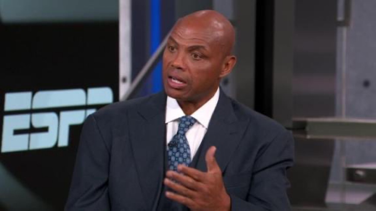 巴克利评价詹姆斯：“我觉得他在上半场表现太棒了。这个家伙太聪明了，看他打球真是美