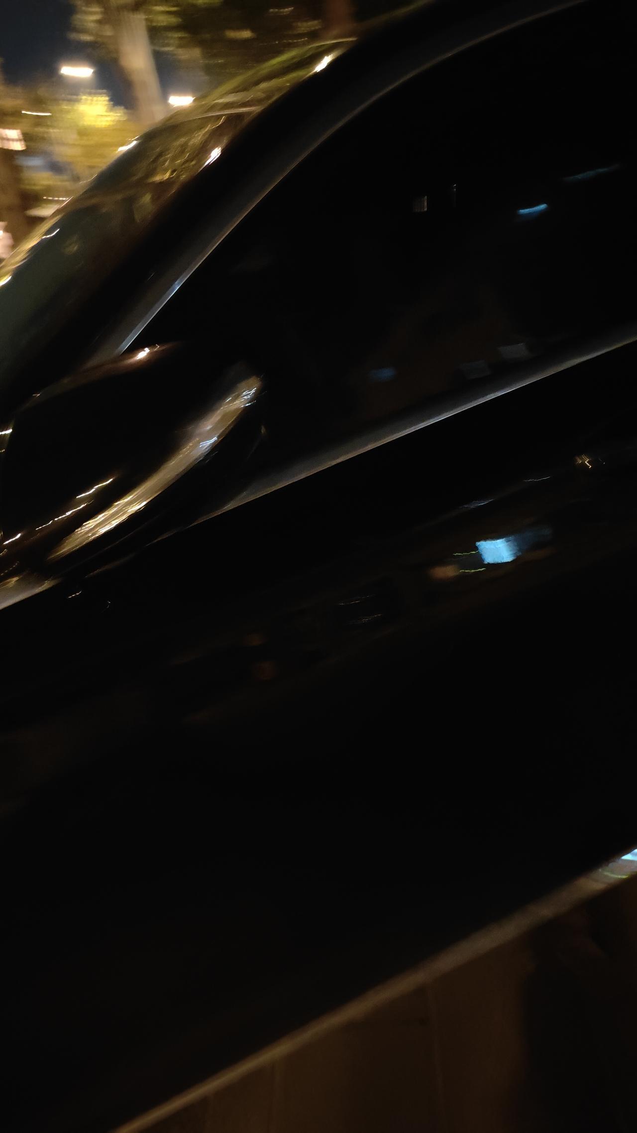 黑色奔驰配这轮毂
豪华感不输迈巴赫