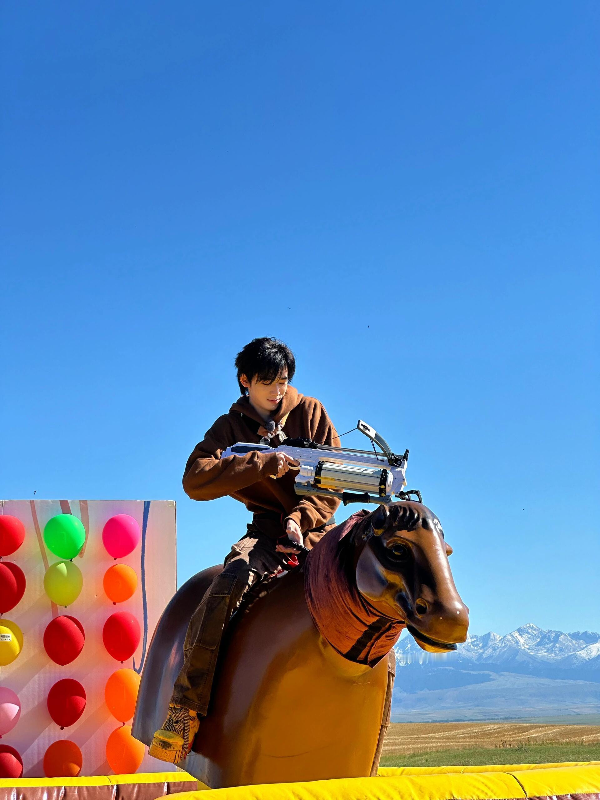 我会直接梦亚轩骑马射箭的样子[求关注]草原上的甜心射手[馋嘴]宋亚轩 | 现在就