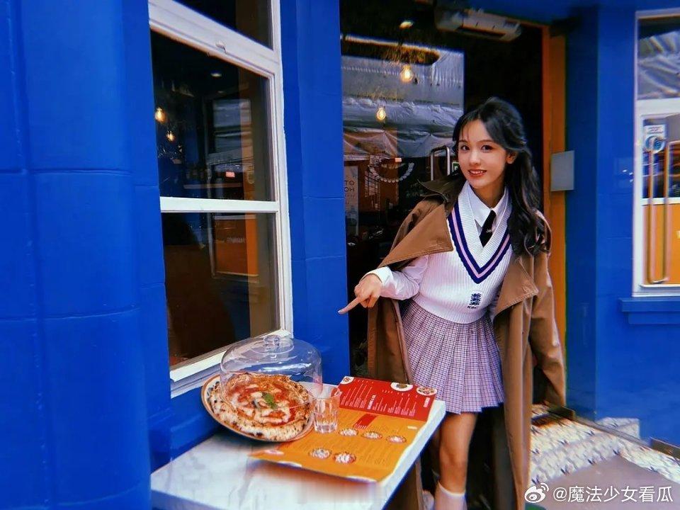 感觉陈都灵这一次的照片普遍都是非常的奇怪的 ​​​