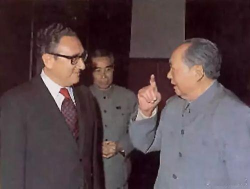 说再多都不如往死里打一次，软实力对小本子意义不大。 为什么全世界帝国主义都怕毛爷