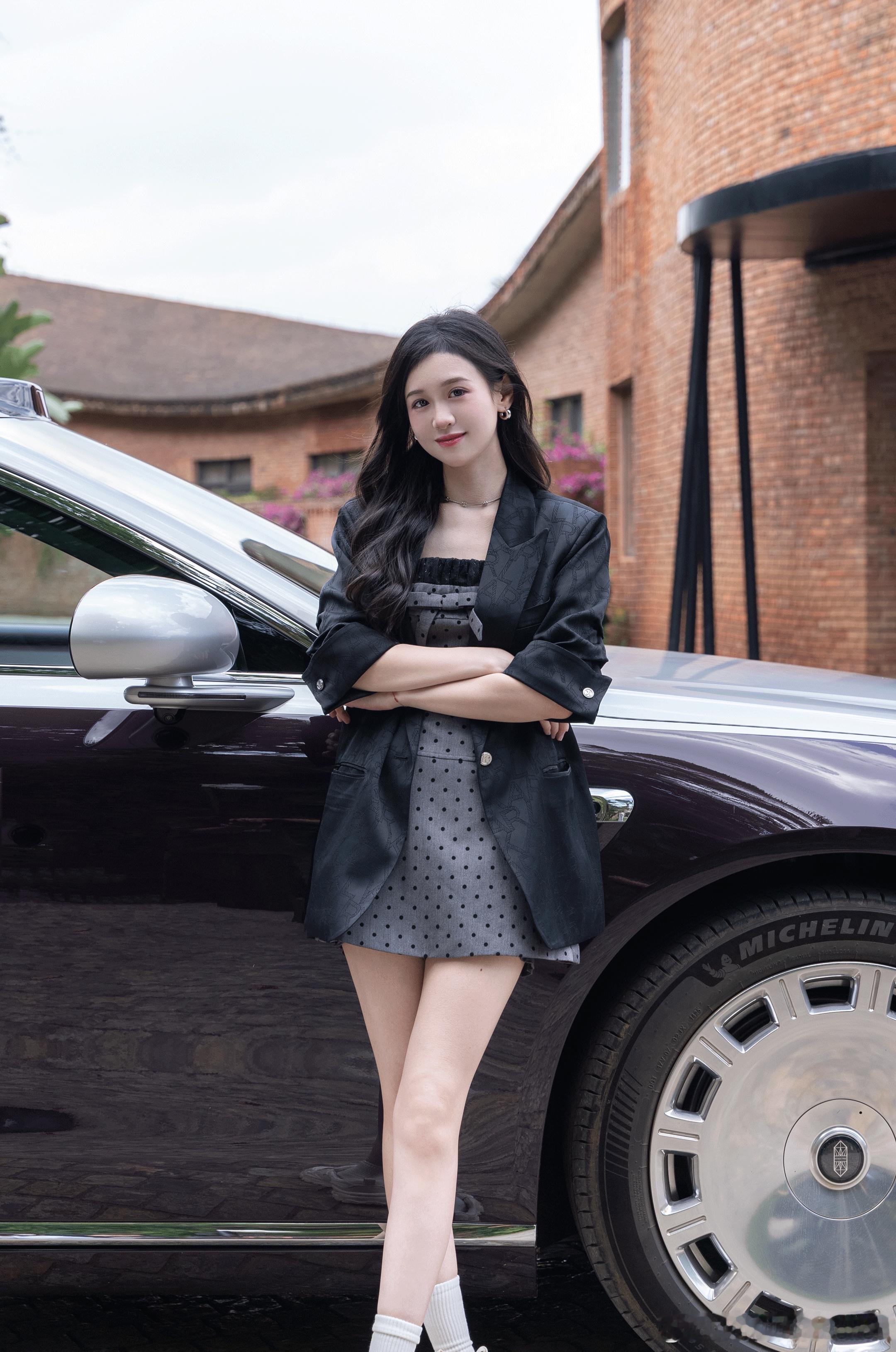 又拿下一位的芳心？特步创始人丁水波的小女儿，丁佳敏。尊界s800 ​​​