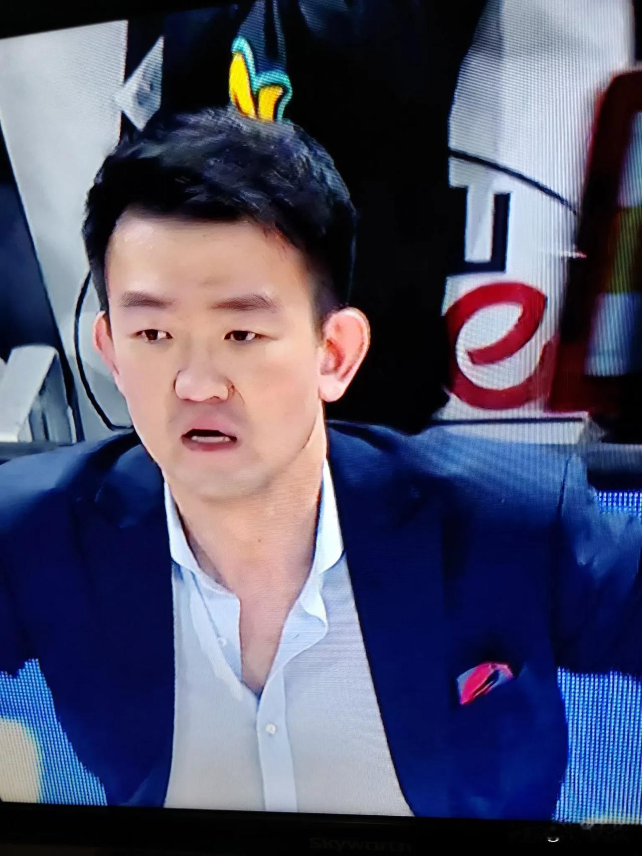 记忆中王博和杜锋都曾效力过国家男篮，司职前锋为国家男篮争得荣誉立下汗马功劳。现在