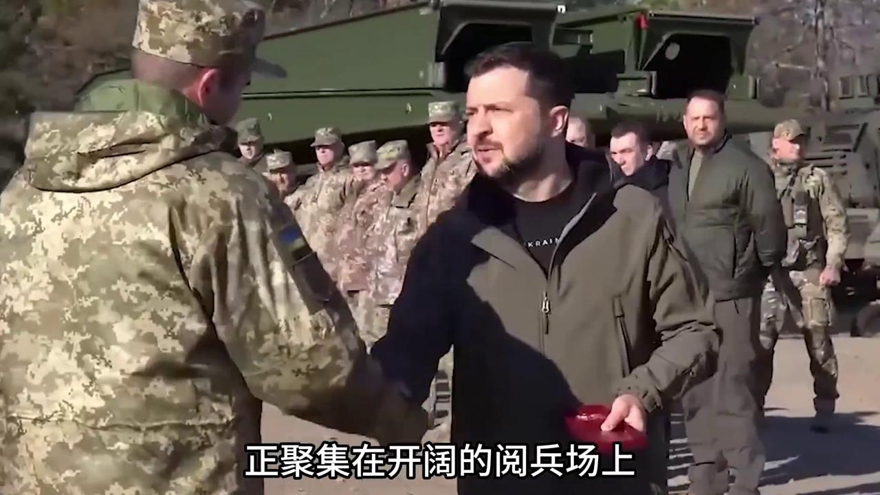 乌克兰最优秀的，无人机飞手，步兵，集体阵亡。

乌军授勋仪式遭打击，乌海军陆战队