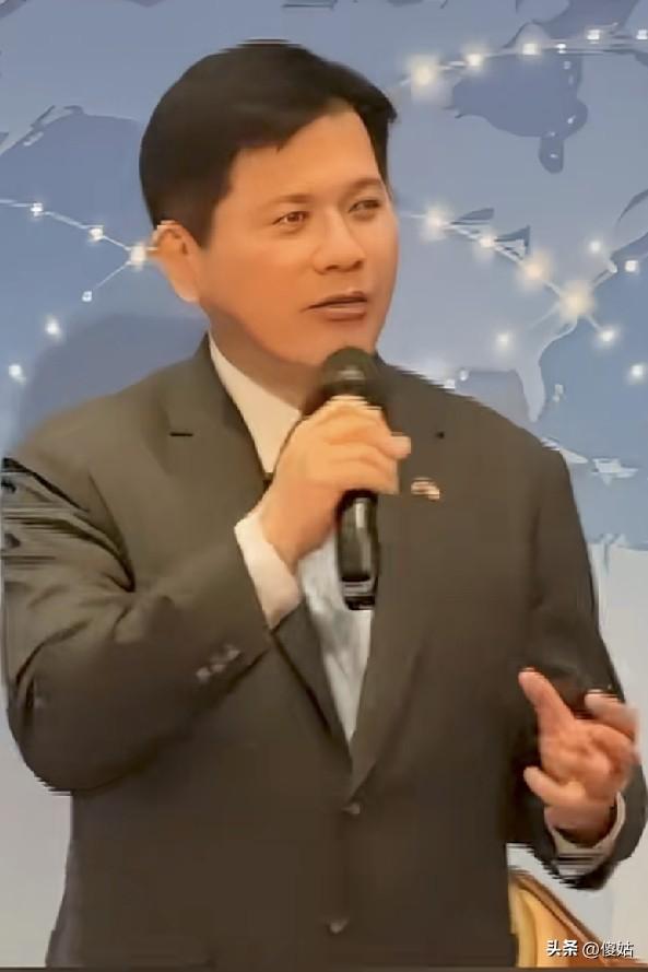 台所谓外事部门负责人林佳龙，看似有模有样，堂堂七尺男儿，但，净干些丢人现眼的事。