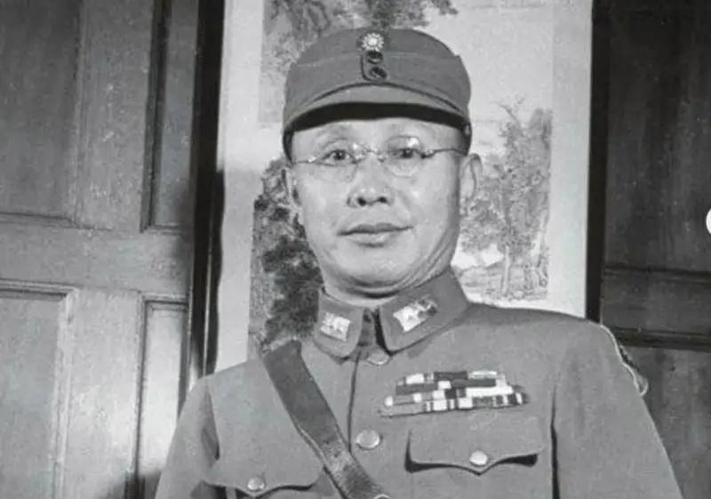 败退台湾后，59岁的何应钦躲在家里，蒋介石：没杀他很好了。在解放战争进行到一大半