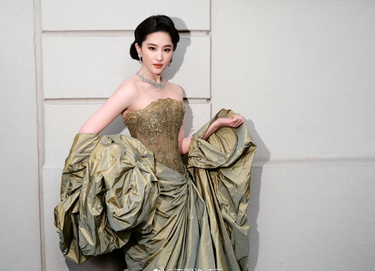 💞 刘亦菲 宝格丽女王 宝格丽女王👸🏻 刘亦菲复古宫廷高定 ​​​