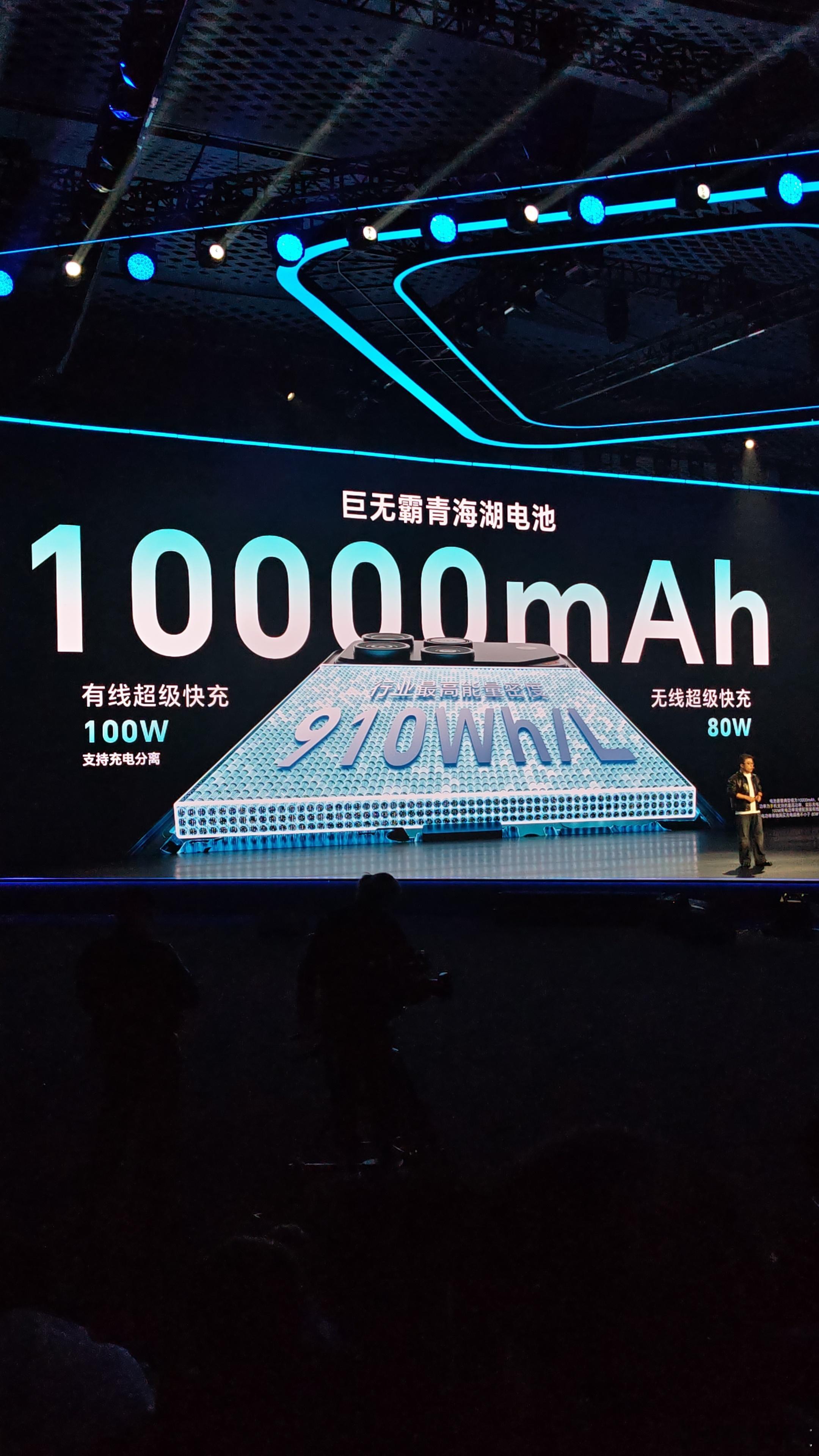 10000mAh真的不是吹的能量密度达到了9170Wh/L最高配备了100W超级