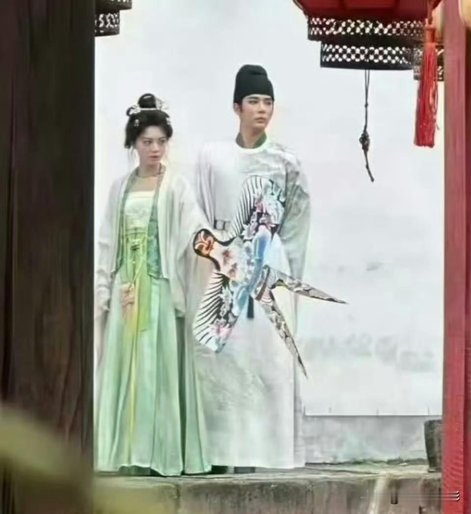 赵今麦、王安宇《一念江南》最新片场路透流出，二人原本都不算古装适配度很高的演员，